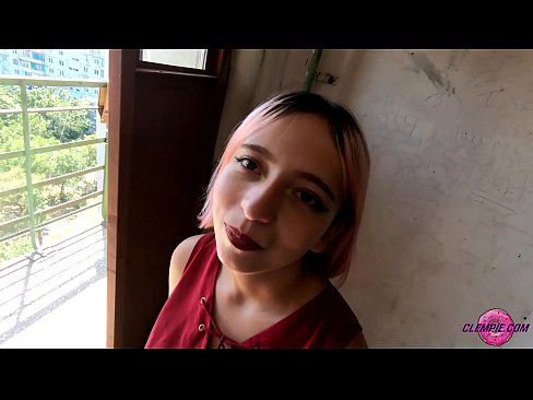 ❤️ Ikasle sentsuak arrotz bat zurrupatzen du kanpoaldean - Cum On His Face Etxeko pornoa %eu.sexuria-net.ruan ﹏